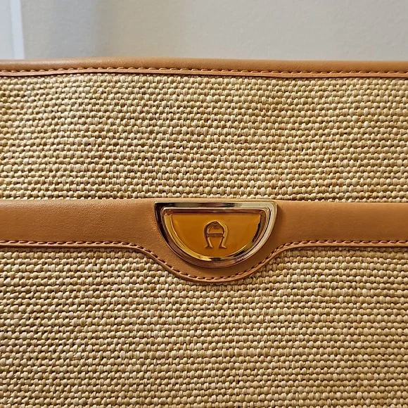 Etienne Aigner woven purse - Picture 2 of 10